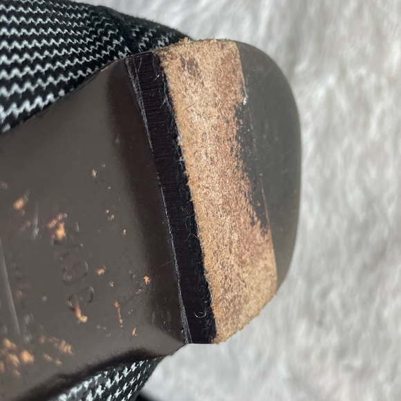 AGL Flats. B/W houndstooth w/red buckle. Size 6.5. GUC - Picture 3 of 12